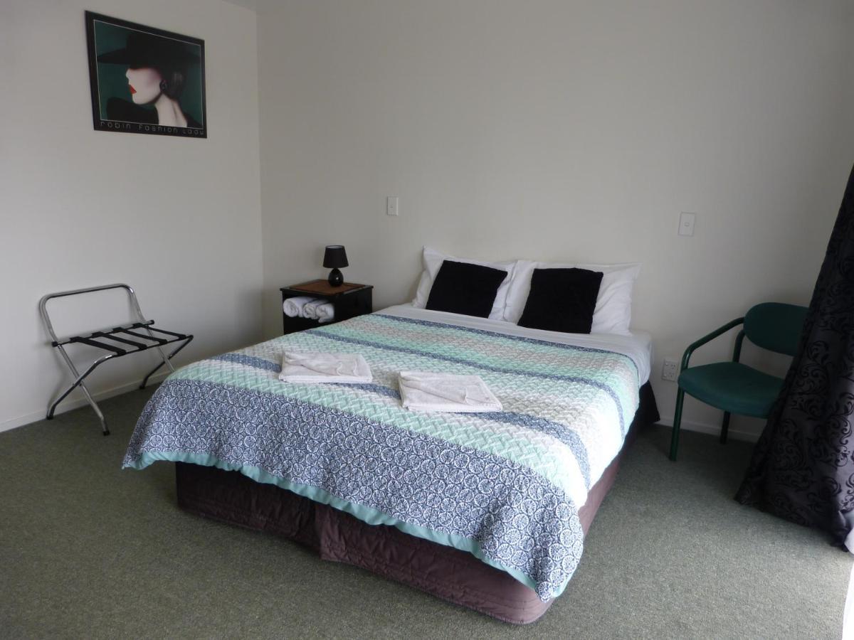 Blake Court Motel Whangamata Exterior photo