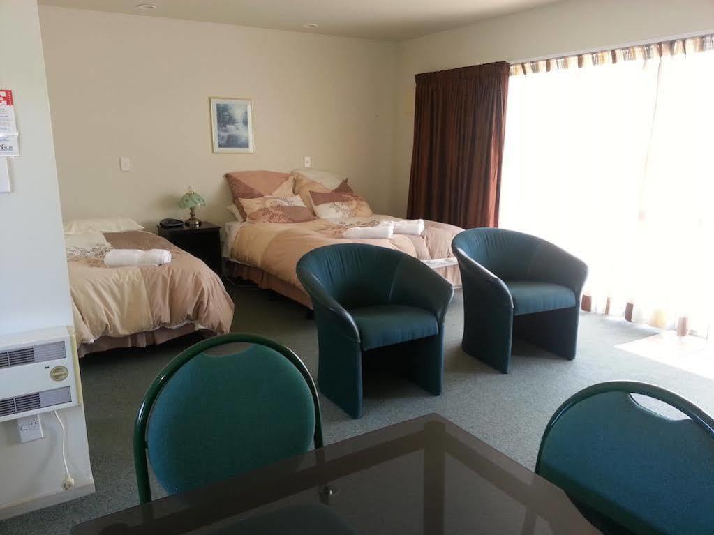 Blake Court Motel Whangamata Exterior photo