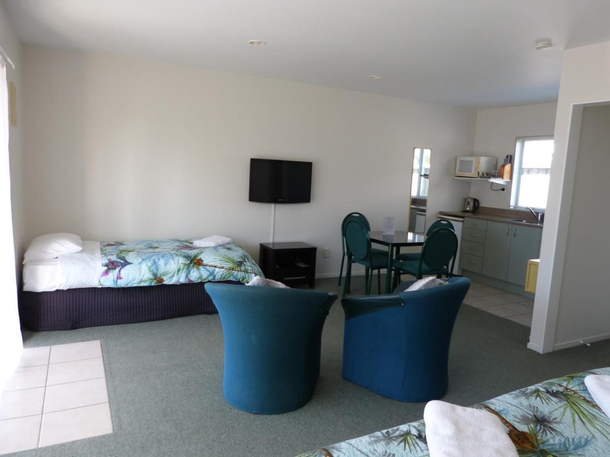 Blake Court Motel Whangamata Exterior photo